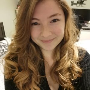 Meet your Posher, Caitlin